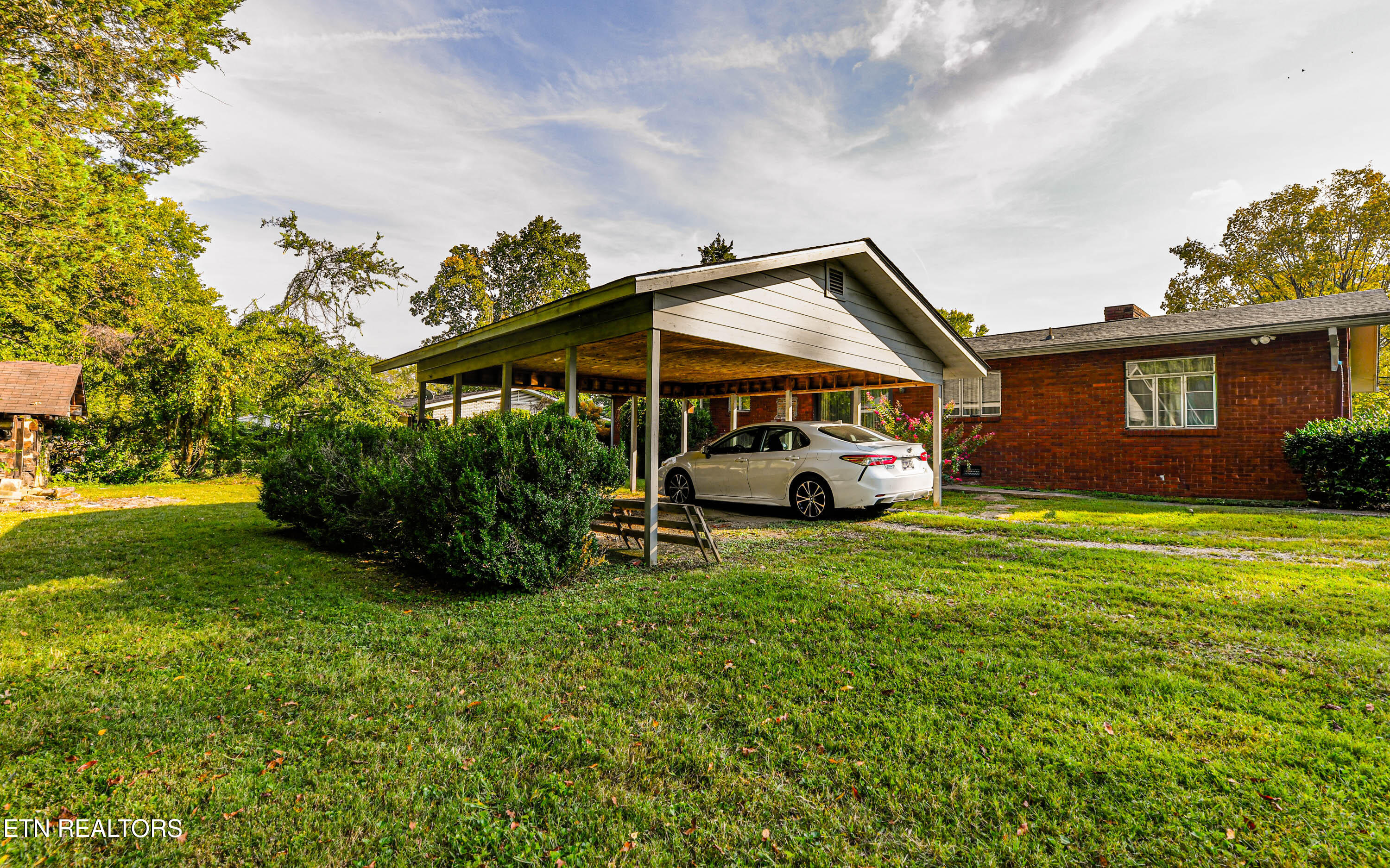 816 Whitehall Road Knoxville, TN 37909 - Photo 17 of 18 816 Whitehall-16