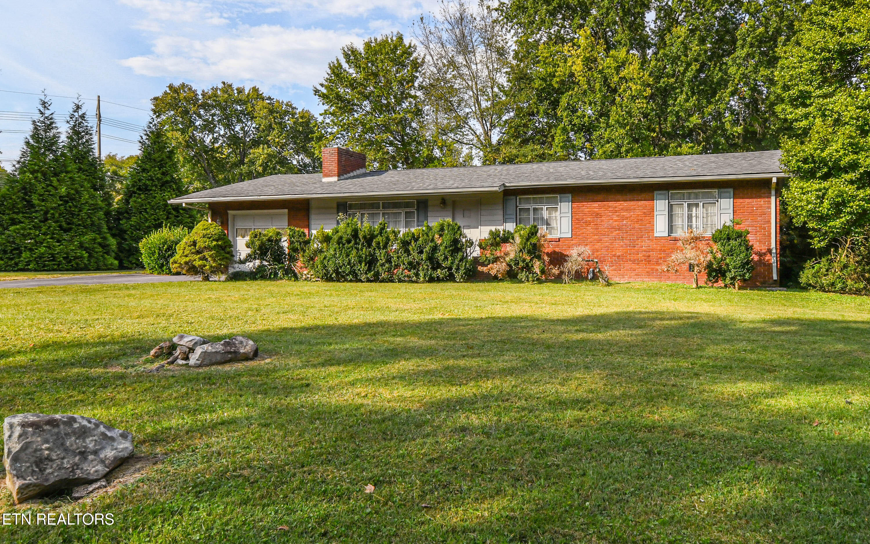 816 Whitehall Road Knoxville, TN 37909 - Photo 18 of 18 816 Whitehall-14