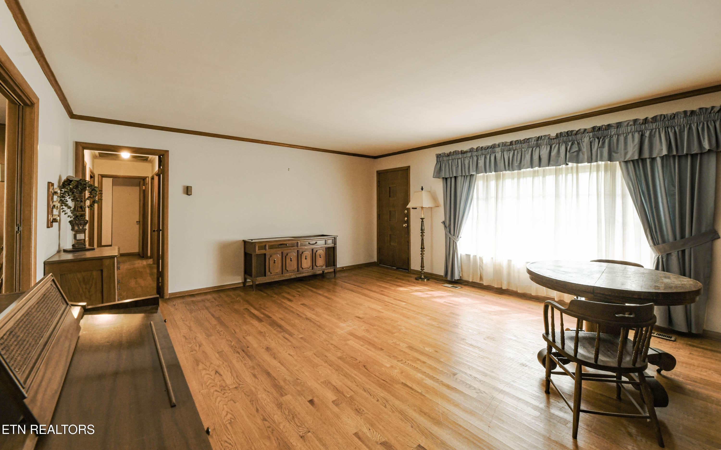 816 Whitehall Road Knoxville, TN 37909 - Photo 3 of 18 816 Whitehall-8