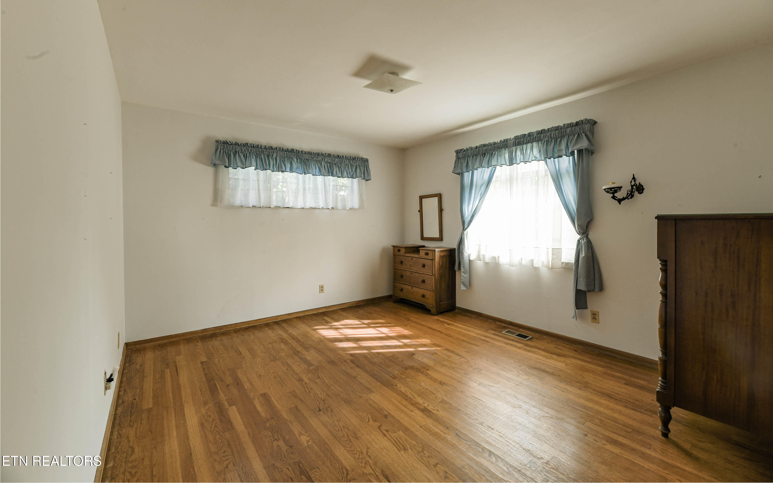 816 Whitehall Road Knoxville, TN 37909 - Photo 7 of 18 816 Whitehall-11