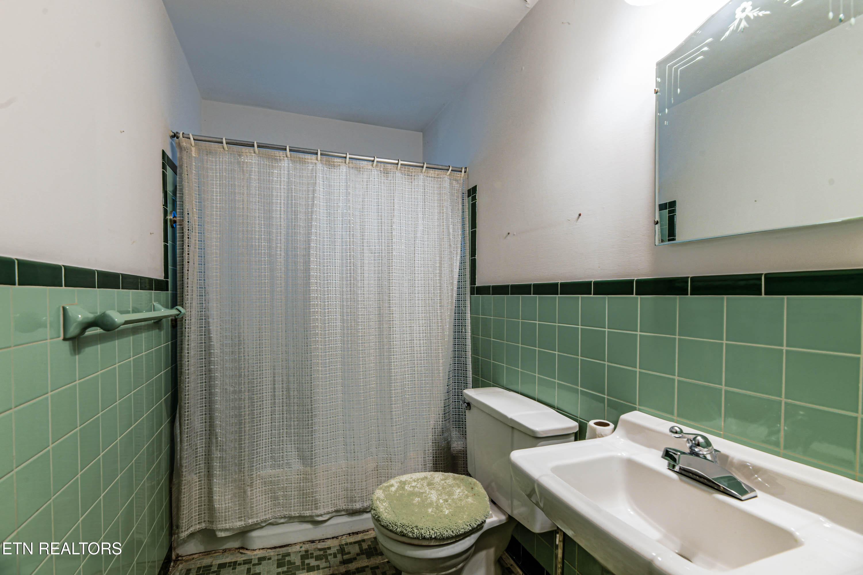 816 Whitehall Road Knoxville, TN 37909 - Photo 9 of 18 816 Whitehall Rd-2