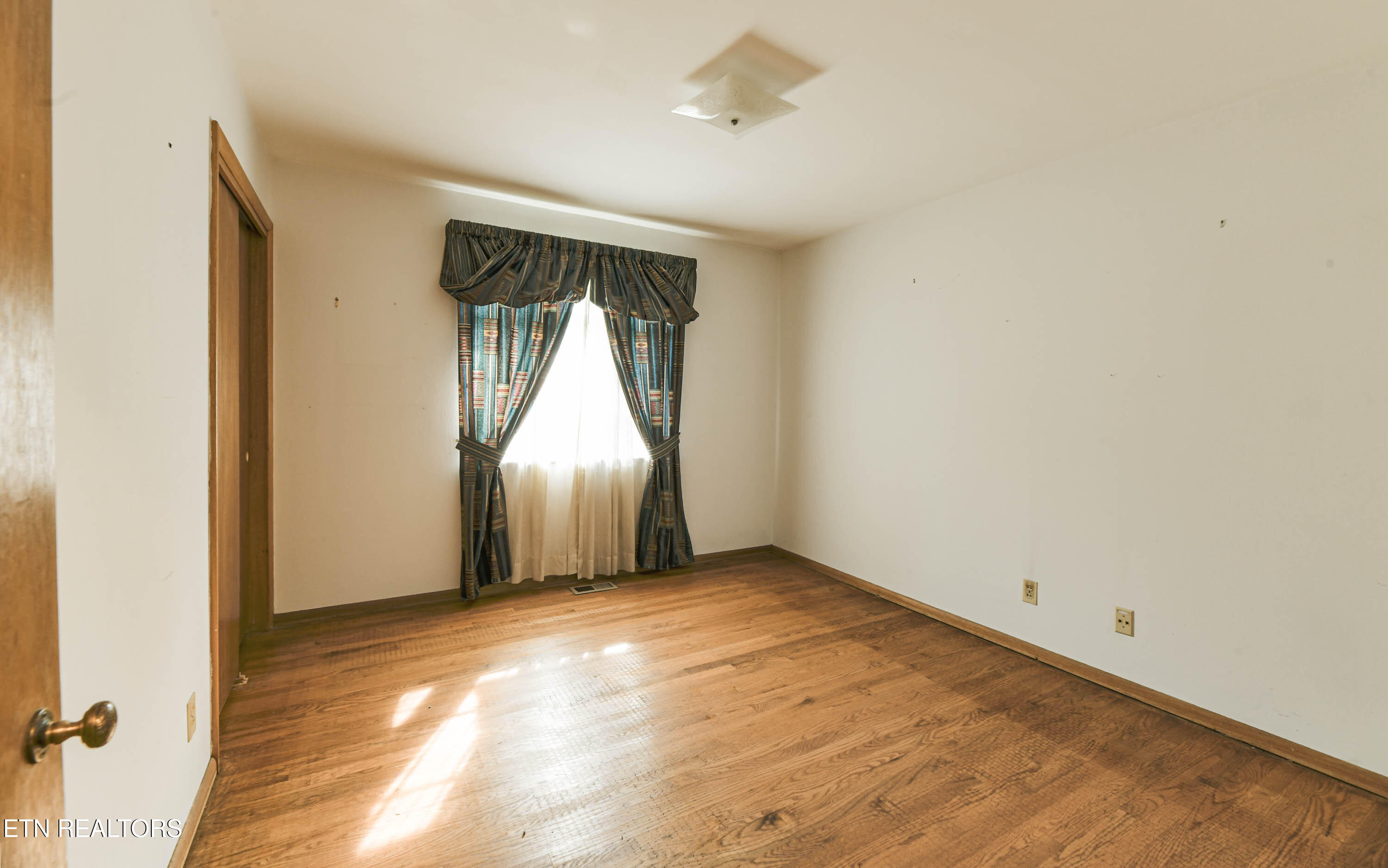 816 Whitehall Road Knoxville, TN 37909 - Photo 10 of 18 816 Whitehall-9