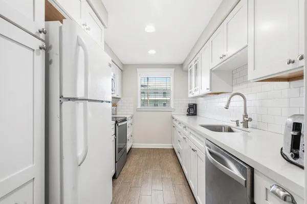 $2,200 | 2440 Southwest 22nd Avenue, Delray Beach, FL 33445