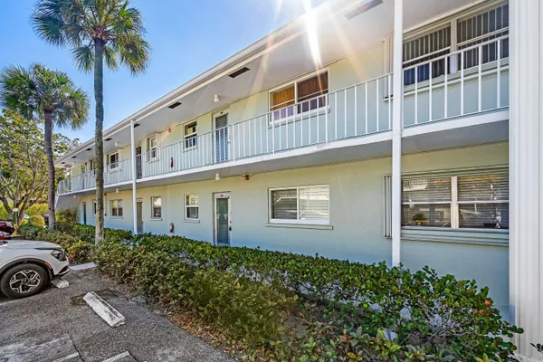 $2,200 | 2440 Southwest 22nd Avenue, Delray Beach, FL 33445