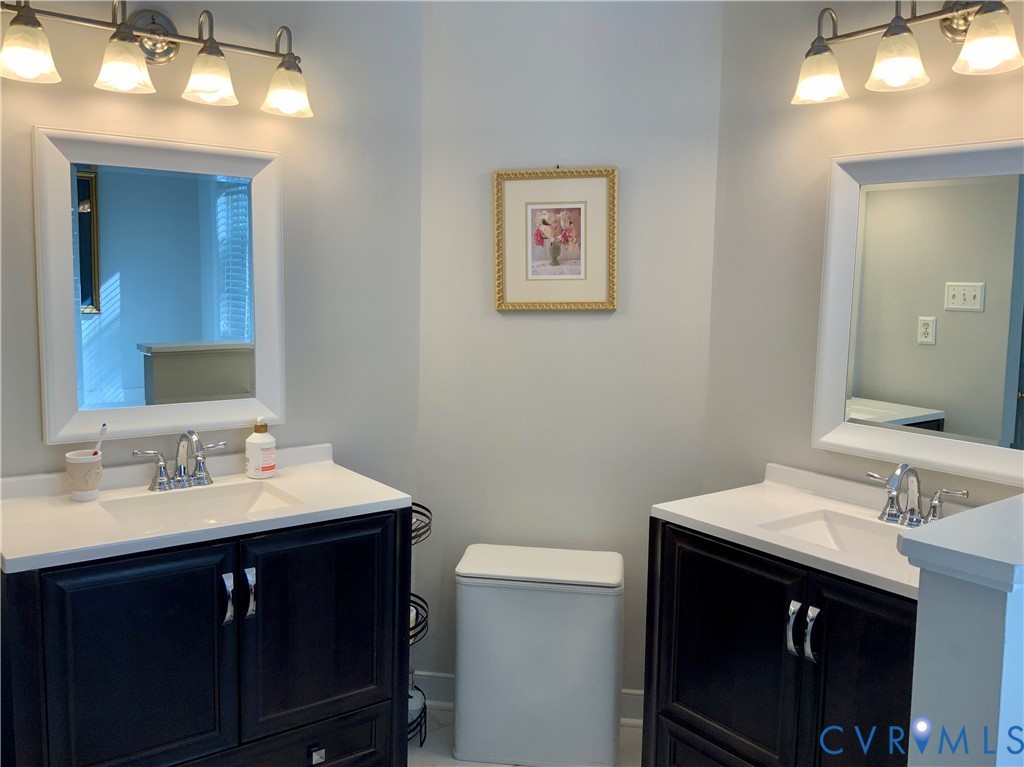 15801 Hampton Summit Lane Chesterfield, VA 23832 - Photo 25 of 42 Bathroom featuring two vanities