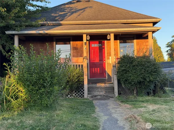 $425,000 | 2505 Harrison Avenue, Everett, WA 98201