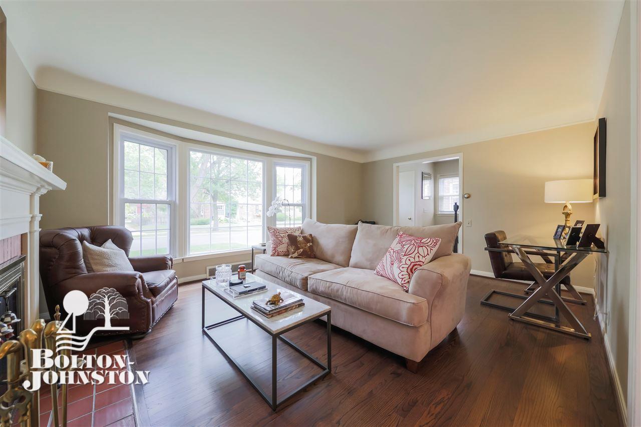 447 Moran Road Grosse Pointe, MI 48236 - Photo 6 of 27 Elegant Living Room