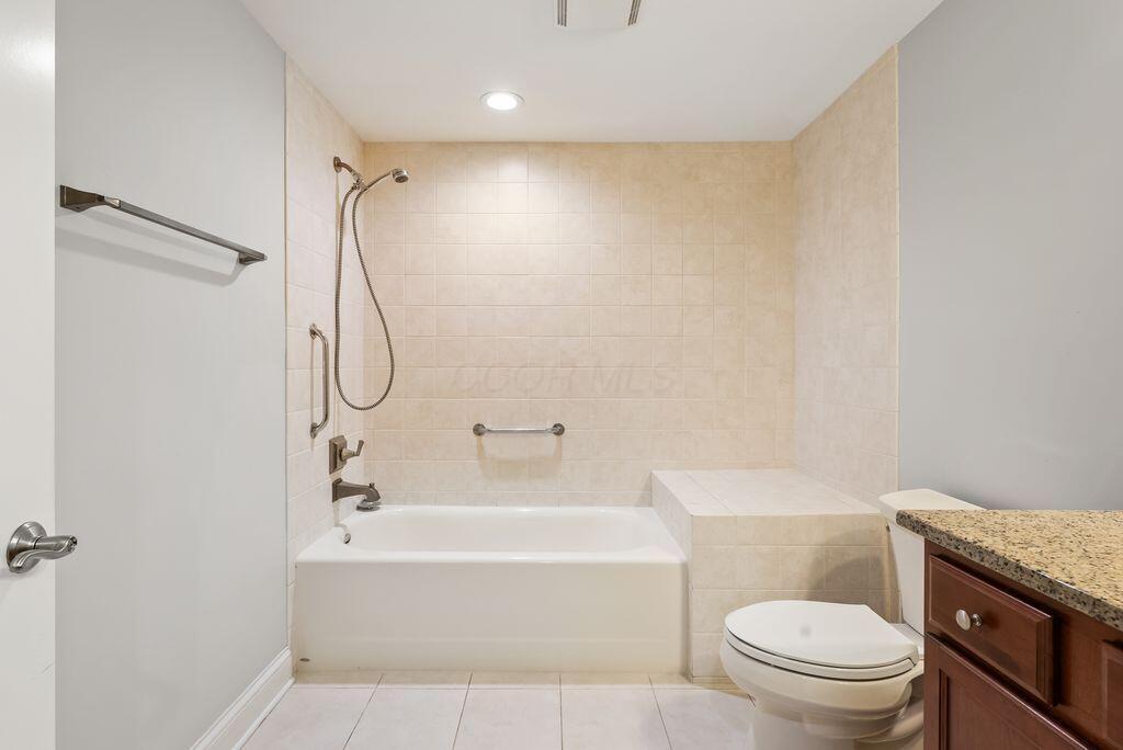 3175 Tremont Road, Unit 409 Columbus, OH 43221 - Photo 38 of 42 DSC07029