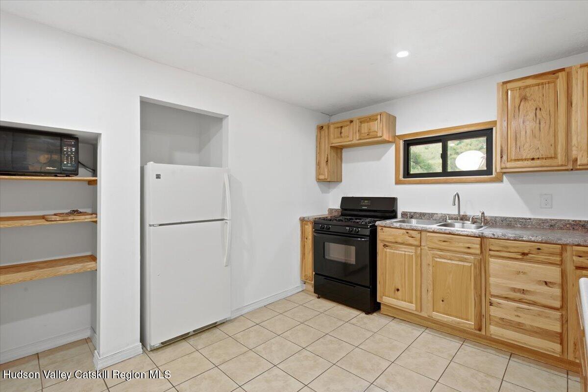 31 Favorito Road Round Top, NY 12473 - Photo 41 of 57 41-Unit 2 2nd floor Kitchen