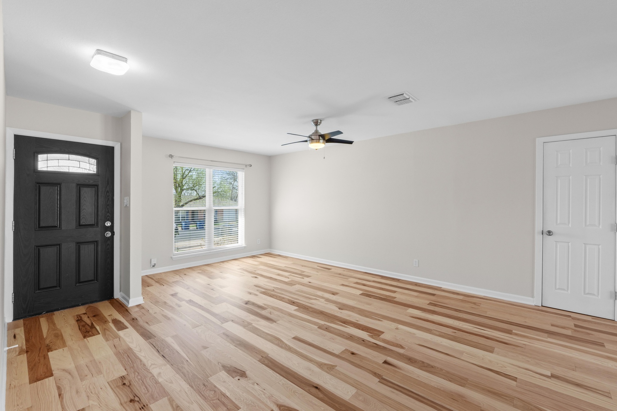 2312 Rogge Lane Austin, TX 78723 - Photo 3 of 34