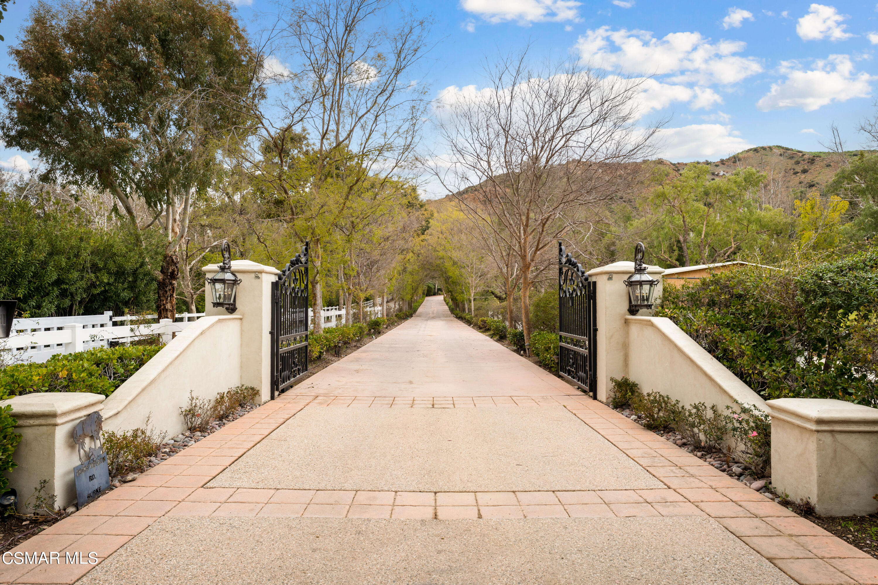 28685 Wagon Road Agoura Hills, CA 91301 - Photo 3 of 43