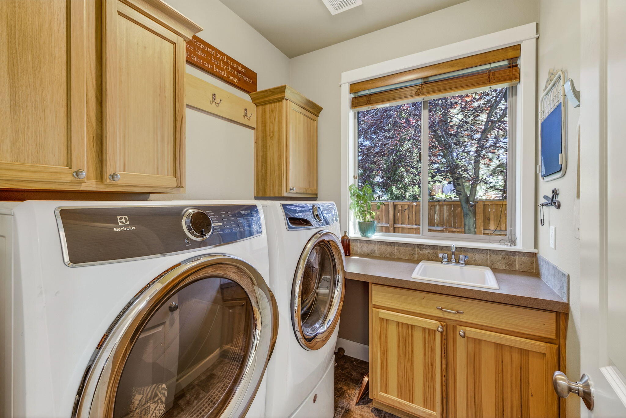 19601 Hollygrape Street Bend, OR 97702 - Photo 21 of 39 Laundry Room