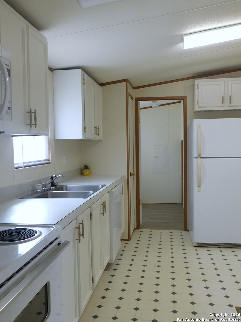 110 Crestfield Drive Pleasanton, TX 78064 - Photo 12 of 33