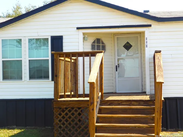 $175,000 | 110 Crestfield Drive, Pleasanton, TX 78064