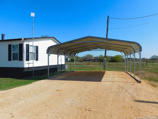 $175,000 | 110 Crestfield Drive, Pleasanton, TX 78064