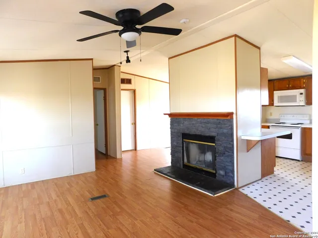 $175,000 | 110 Crestfield Drive, Pleasanton, TX 78064