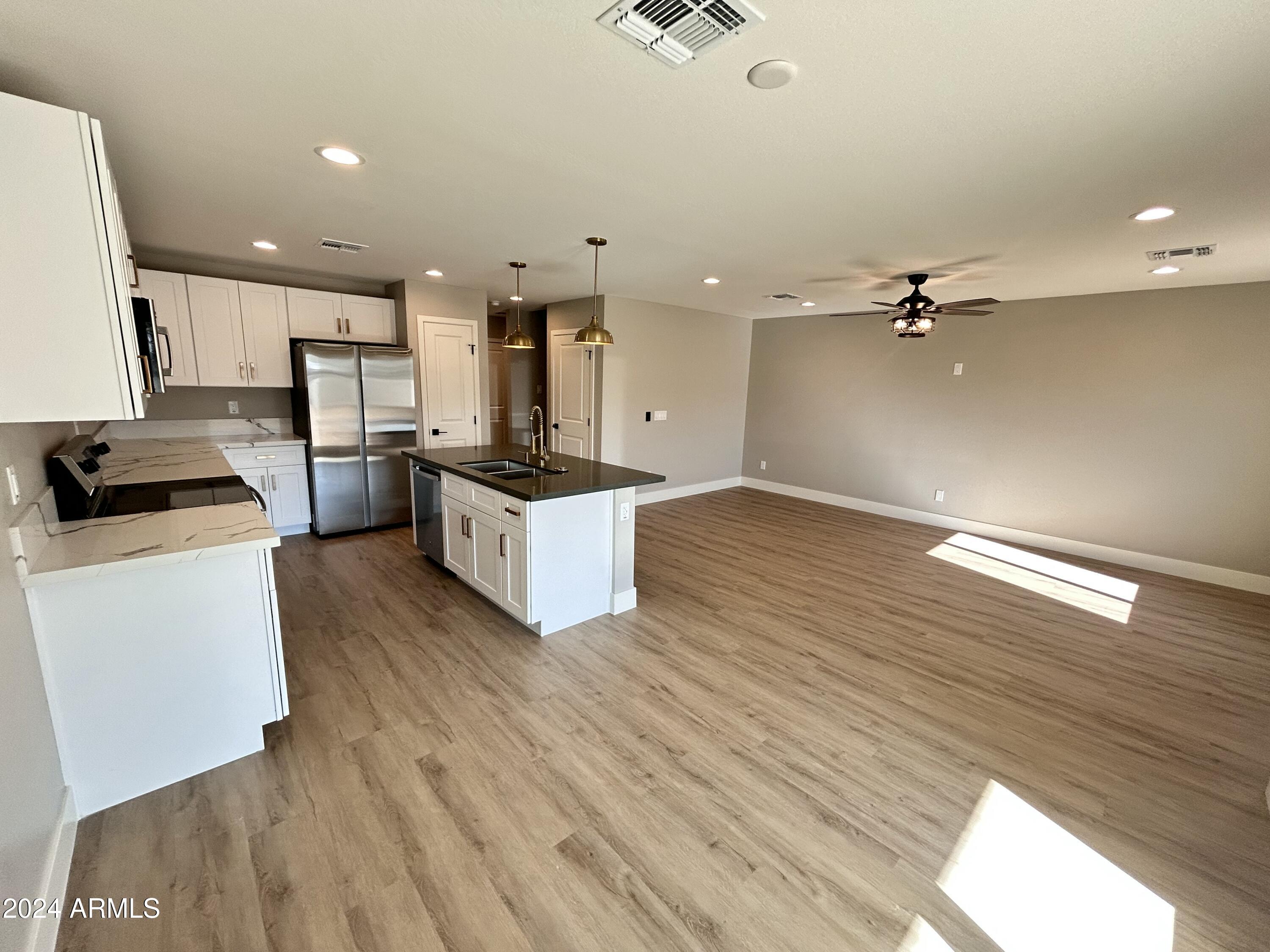 825 West Dobbins Road Phoenix, AZ 85041 - Photo 2 of 99 IMG_8080 (1)