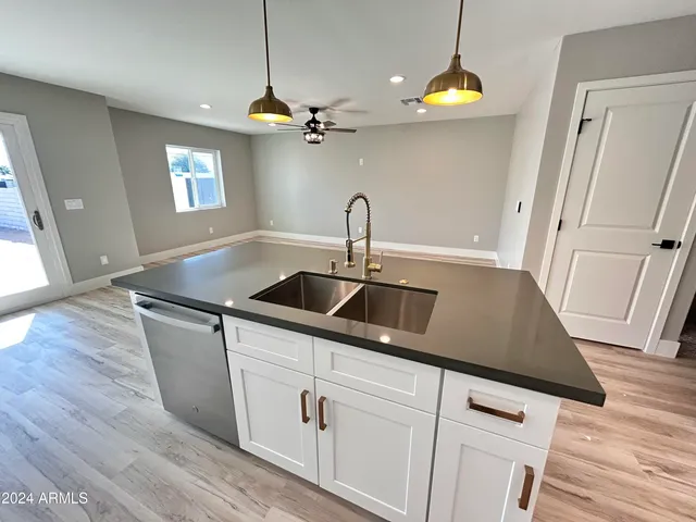 $2,150 | 825 West Dobbins Road, Phoenix, AZ 85041