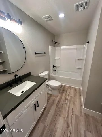 $2,150 | 825 West Dobbins Road, Phoenix, AZ 85041