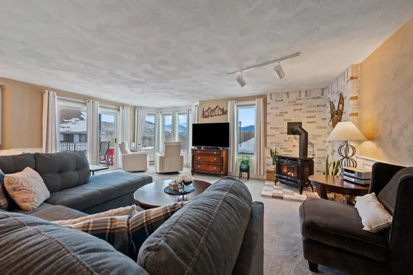 $439,900 | 58 Christmas Mountain Road, Intervale, NH 03845