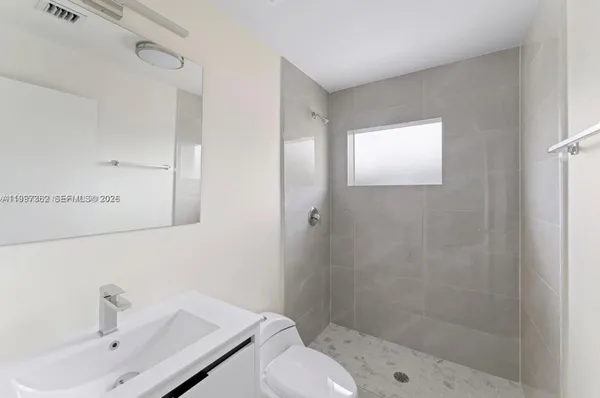 $3,100 | 2268 Northwest 52nd Street, Unit BOTTON, Miami, FL 33142