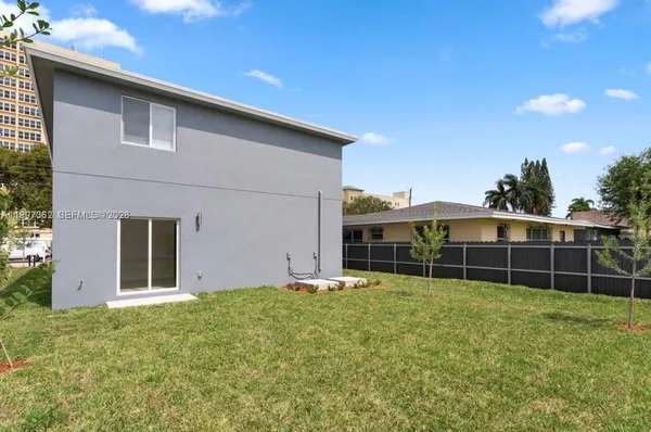 $3,100 | 2268 Northwest 52nd Street, Unit BOTTON, Miami, FL 33142