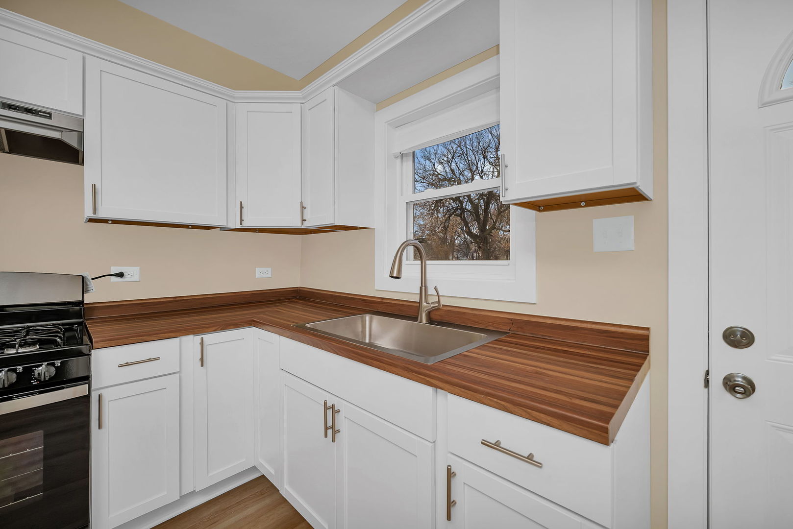 729 Claim Street Aurora, IL 60505 - Photo 14 of 34 a kitchen with granite countertop a sink and a stove