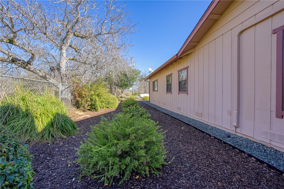 6535 Highland Springs Road Lakeport, CA 95453 - Photo 8 of 75 a backyard of a house with lots of green space