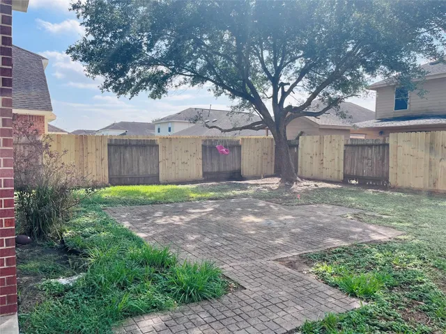 $2,250 | 2115 Vermillion Oak Street, Fresno, TX 77545