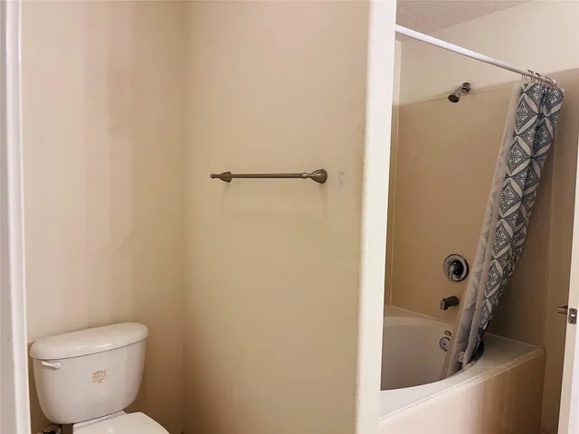 $2,250 | 2115 Vermillion Oak Street, Fresno, TX 77545