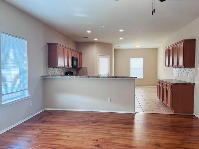 $2,250 | 2115 Vermillion Oak Street, Fresno, TX 77545