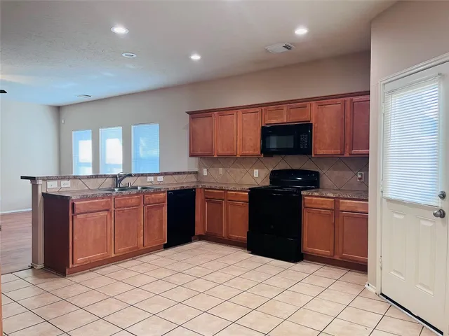 $2,250 | 2115 Vermillion Oak Street, Fresno, TX 77545