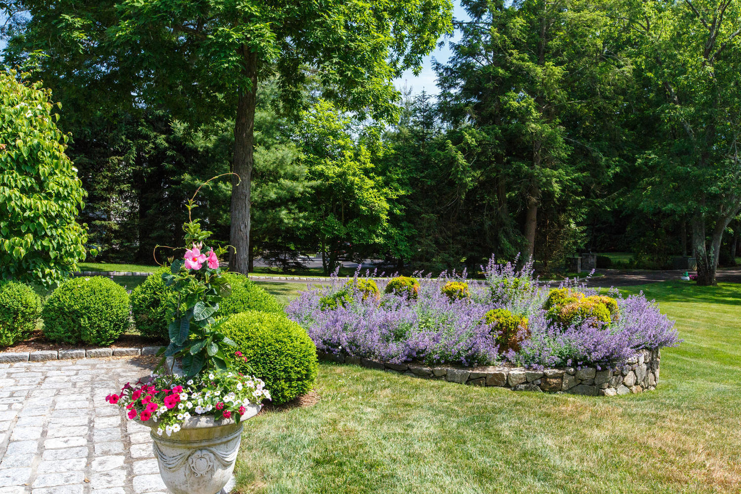 881 Valley Road New Canaan, CT 06840 - Photo 3 of 37