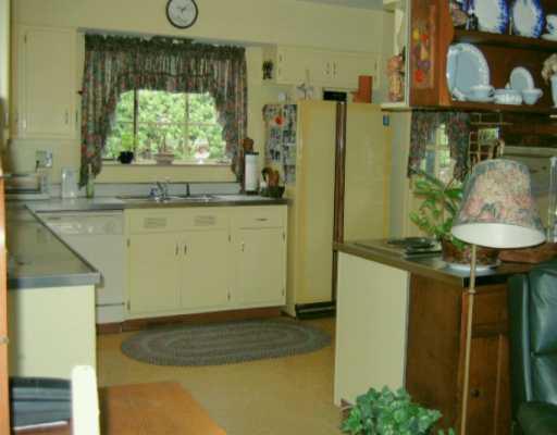 33 Holland Road Churchill, PA 15235 - Photo 3 of 8 Kitchen.