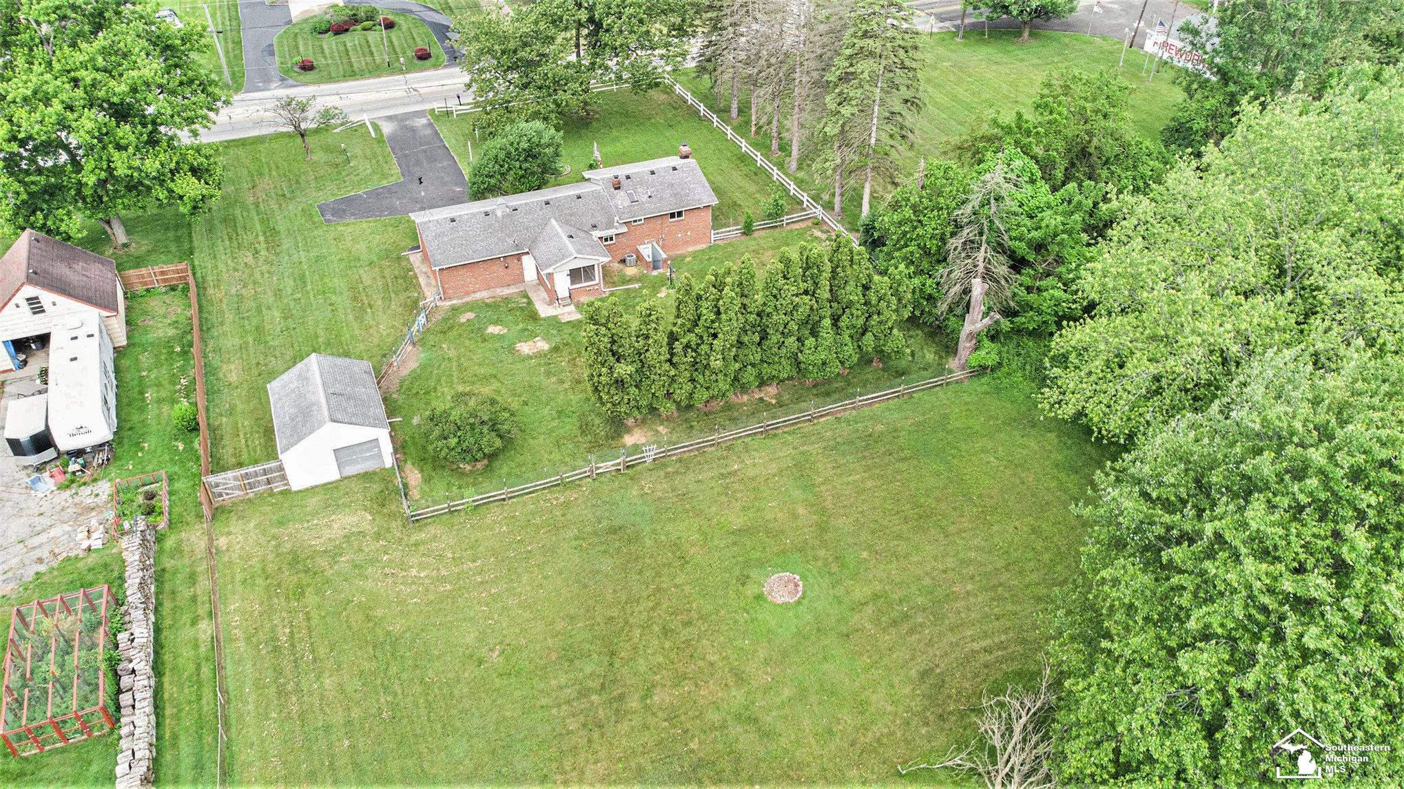 6280 Secor Road Lambertville, MI 48144 - Photo 5 of 38
