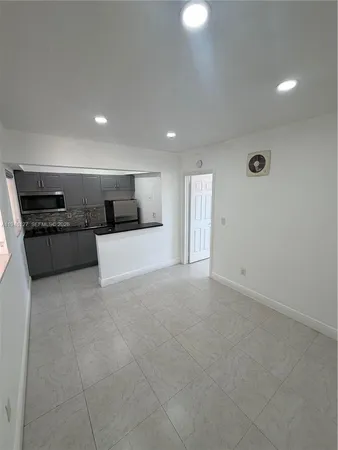 $1,800 | 1014 Salzedo Street, Unit 311, Coral Gables, FL 33134