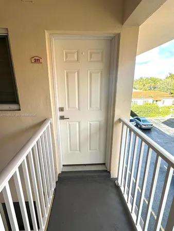 $1,800 | 1014 Salzedo Street, Unit 311, Coral Gables, FL 33134