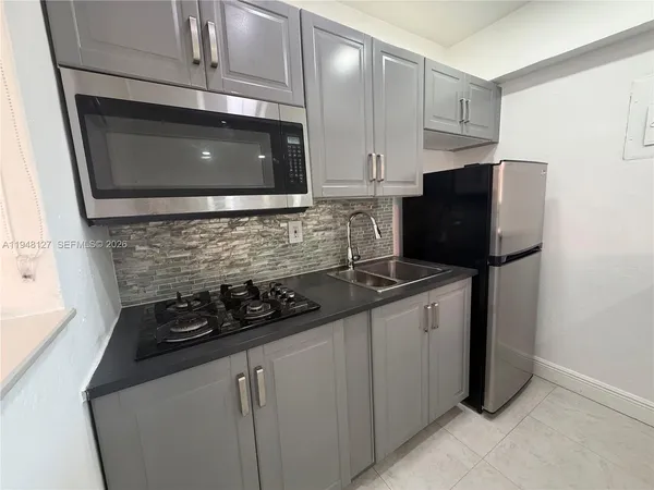 $1,800 | 1014 Salzedo Street, Unit 311, Coral Gables, FL 33134