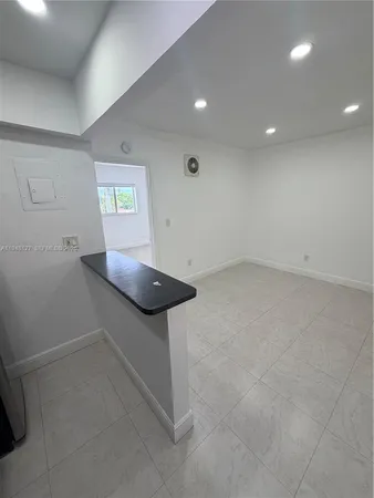 $1,800 | 1014 Salzedo Street, Unit 311, Coral Gables, FL 33134