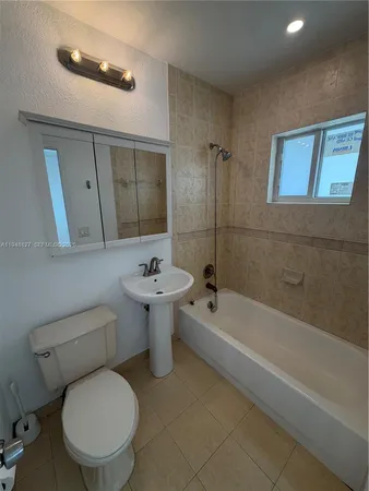 $1,800 | 1014 Salzedo Street, Unit 311, Coral Gables, FL 33134