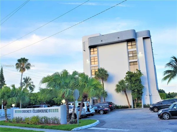 $1,900 | 1650 Northeast 115th Street, Unit 110, Miami, FL 33181