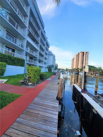 $1,900 | 1650 Northeast 115th Street, Unit 110, Miami, FL 33181
