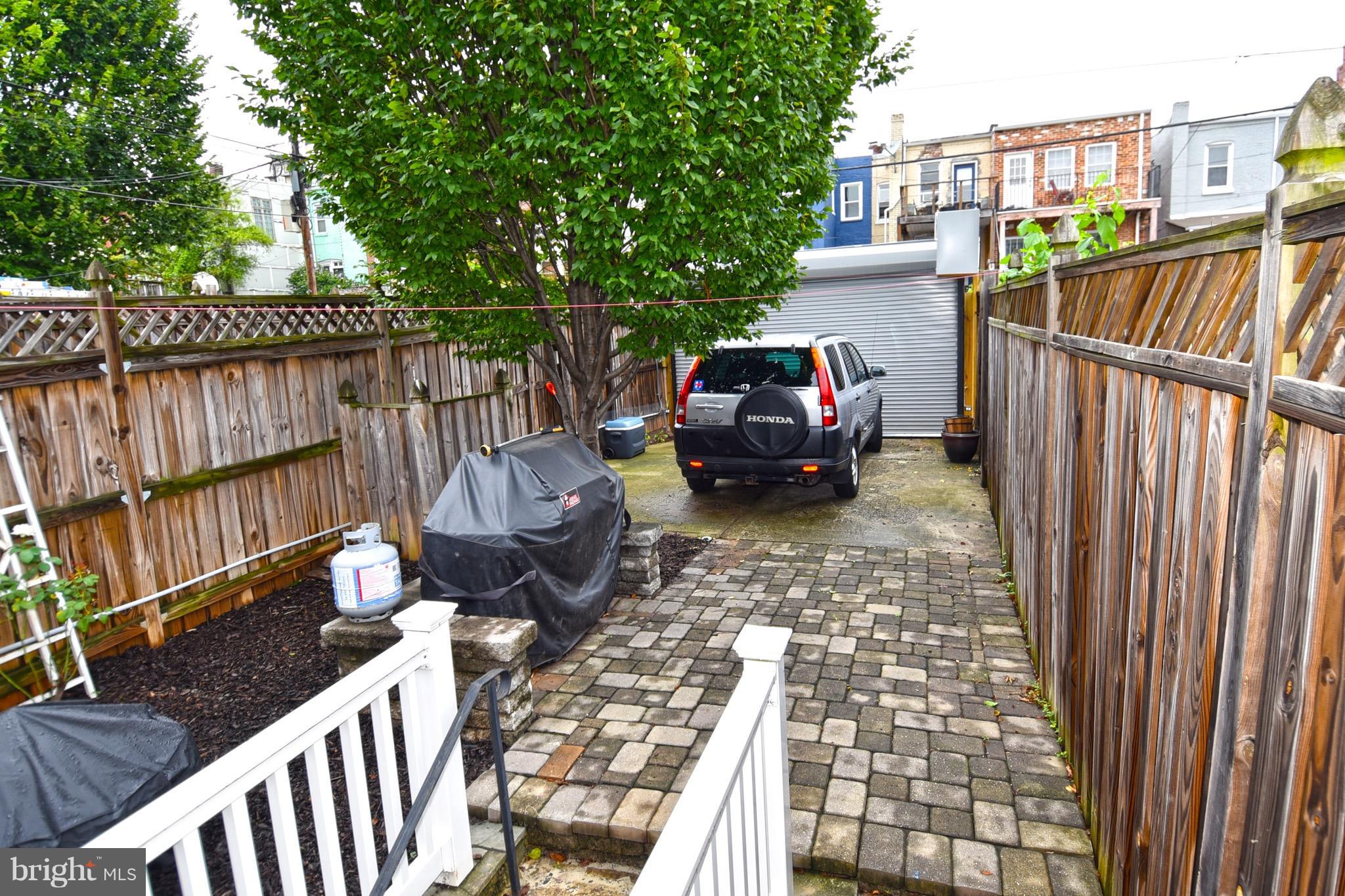 621 Columbia Road Northwest Washington, DC 20001 - Photo 20 of 29 Upgraded backyard w/BBQ area and stones