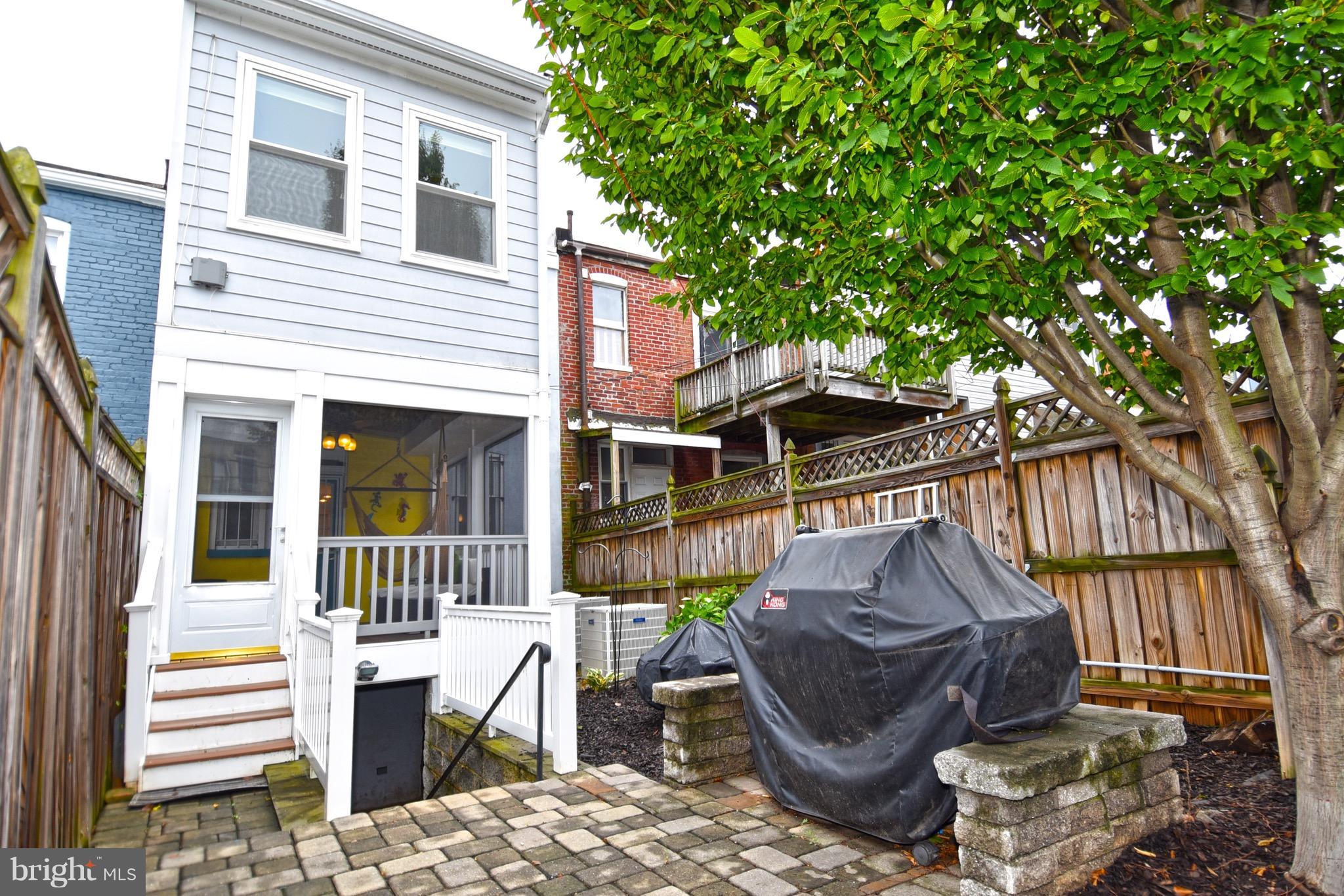 621 Columbia Road Northwest Washington, DC 20001 - Photo 21 of 29 View of the backyard/patio