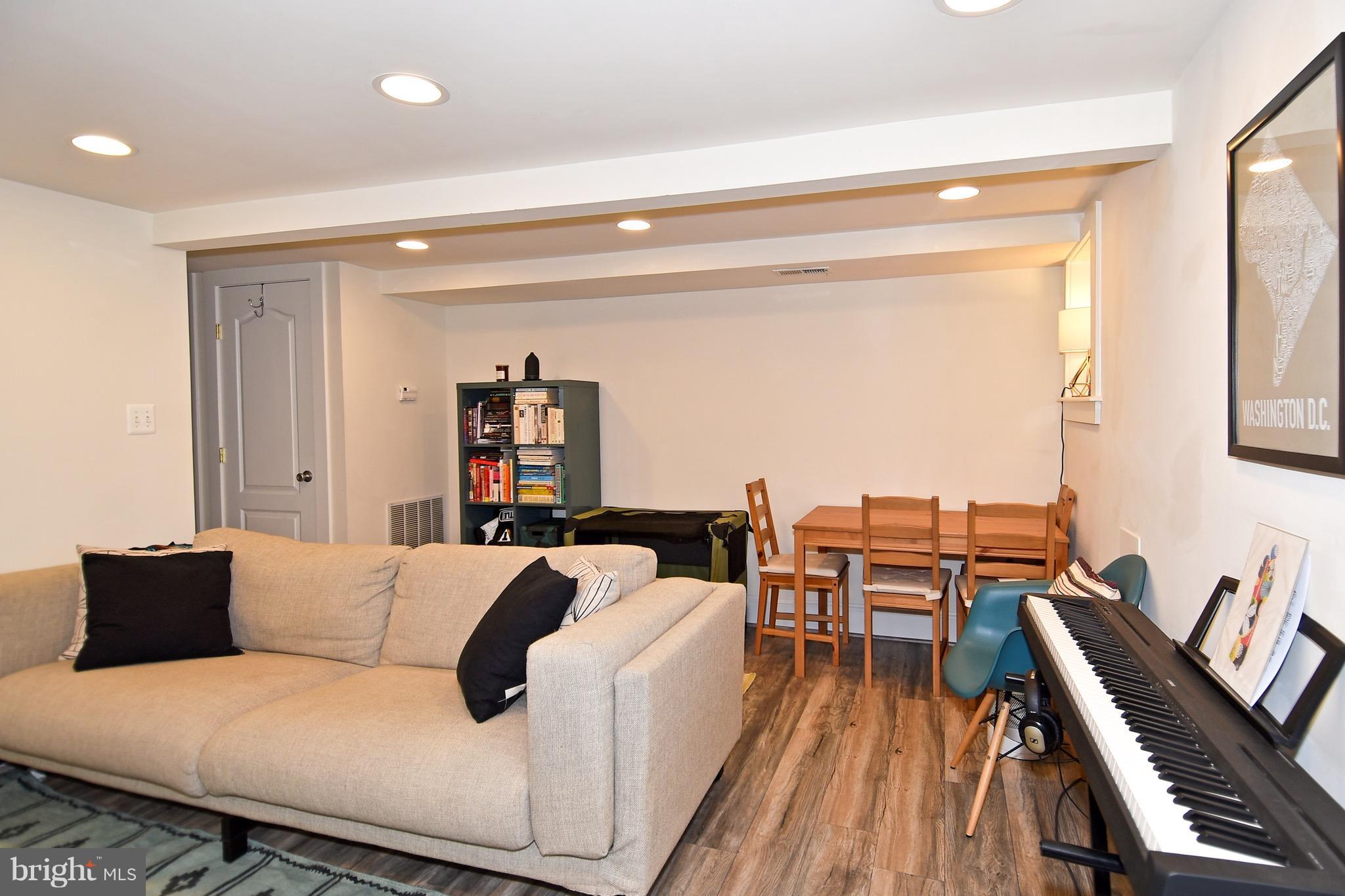 621 Columbia Road Northwest Washington, DC 20001 - Photo 23 of 29 Rental Apartment - Living/Dining