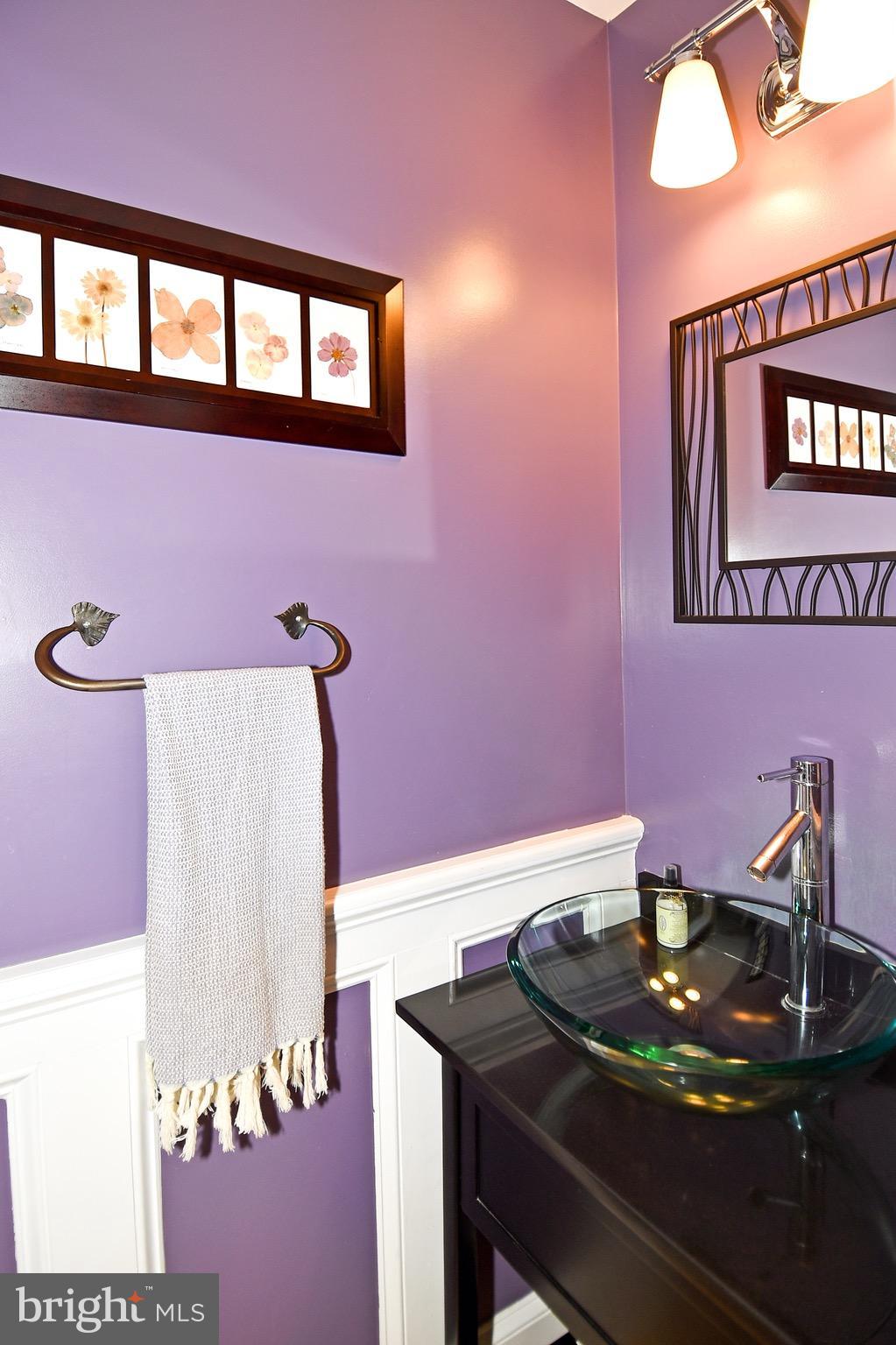 621 Columbia Road Northwest Washington, DC 20001 - Photo 8 of 29 Powder Room on first floor