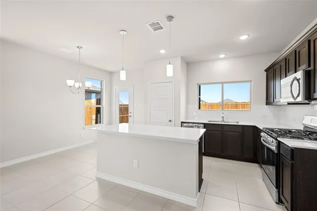 $299,900 | 1902 Cheyenne Drive, Cleburne, TX 76033