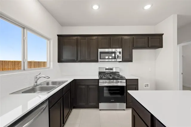 $299,900 | 1902 Cheyenne Drive, Cleburne, TX 76033