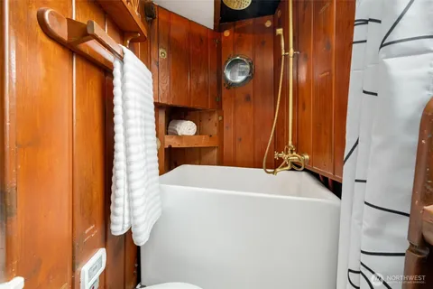 $318,000 | 2143 North Northlake Way, Unit 34, Seattle, WA 98103