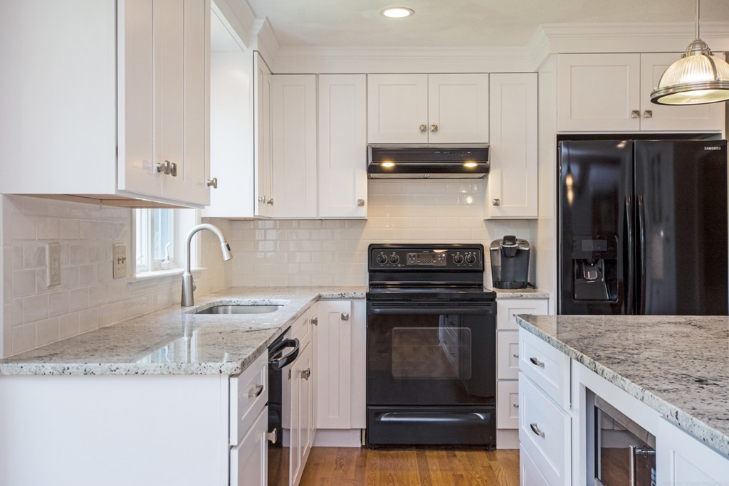 93 Charter Road Acton, MA 01720 - Photo 4 of 30 Gallery Image 4